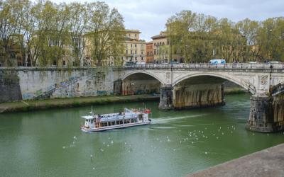 Tevere_battello2 Tevere_battello2